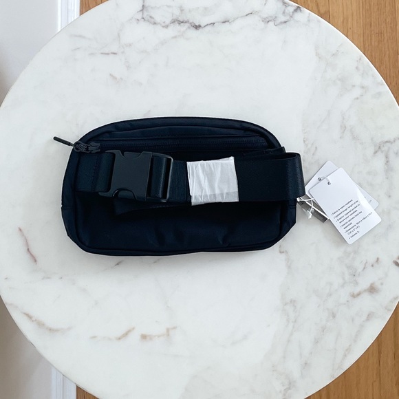 NWT Lululemon Everywhere Belt Bag - Picture 8 of 11